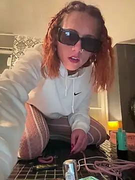 Bellaa25 online show from April 21, 2026, 11:11 pm