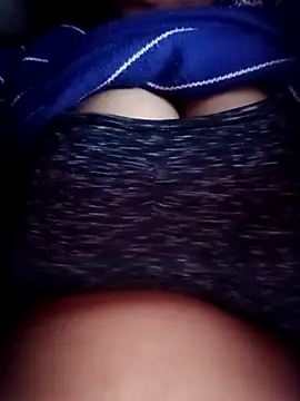 Snapshot of pihuu1313 chatting on February 11, 2026, 11:37 pm pihuu1313 online show from February 11, 2026, 11:37 pm