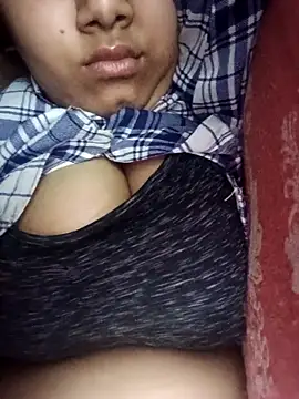 Snapshot of pihuu1313 chatting on February 10, 2026, 6:51 pm pihuu1313 online show from February 10, 2026, 6:51 pm