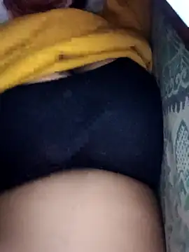 Snapshot of pihuu1313 chatting on February 5, 2026, 7:43 pm pihuu1313 online show from February 5, 2026, 7:43 pm