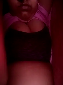 Snapshot of pihuu1313 chatting on March 22, 2026, 6:53 pm pihuu1313 online show from March 22, 2026, 6:53 pm