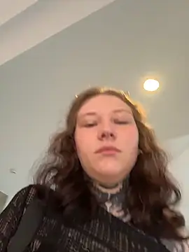 FionaMurr online show from December 16, 2025, 2:05 am