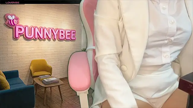Punnybee online show from July 19, 2026, 3:37 am