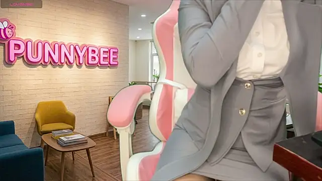 Punnybee online show from July 27, 2026, 4:19 am