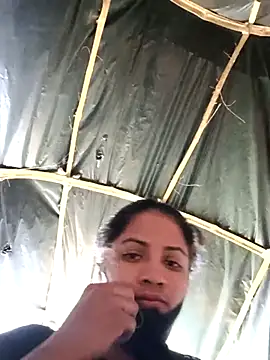 Poonam8080 online show from February 1, 2026, 8:23 am