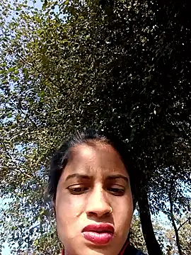 Poonam8080 online show from January 6, 2026, 9:24 am