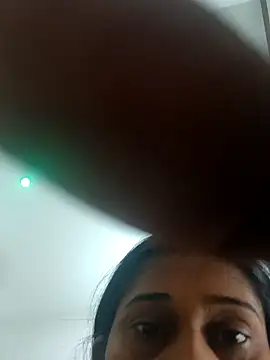 nehakapoor89 online show from December 17, 2025, 8:52 am