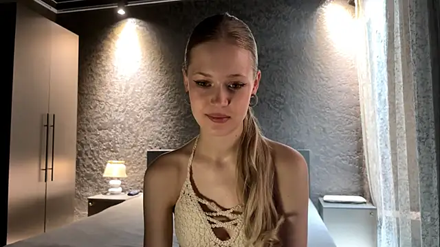 ZaidaSchwarten online show from July 16, 2026, 5:26 am