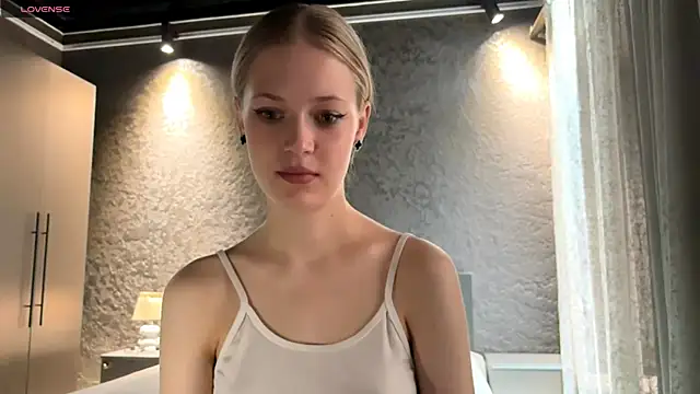 ZaidaSchwarten online show from July 20, 2026, 6:32 am