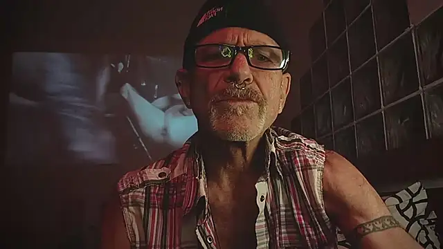 Snapshot of 4skinlvrI chatting on January 17, 2026, 11:30 pm 4skinlvrI online show from January 17, 2026, 11:30 pm