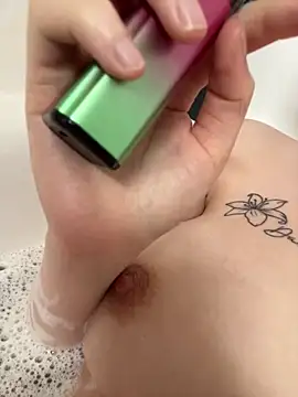 Snapshot of hollyxxx12 chatting on March 23, 2026, 2:06 pm hollyxxx12 online show from March 23, 2026, 2:06 pm