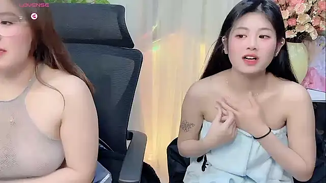 Yvonne-07 online show from December 14, 2025, 1:49 pm