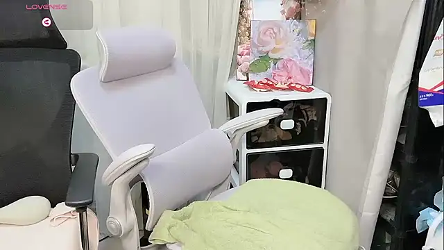 Yvonne-07 online show from March 14, 2026, 4:57 pm