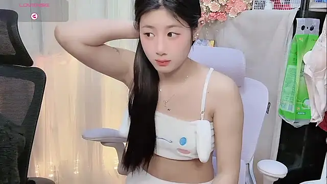 Yvonne-07 online show from January 12, 2026, 8:15 pm