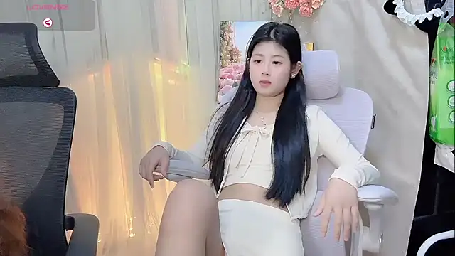 Yvonne-07 online show from December 16, 2025, 12:42 pm