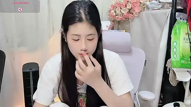 Yvonne-07 online show from March 25, 2026, 4:28 pm