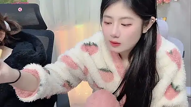 Yvonne-07 online show from December 22, 2025, 10:26 am