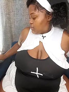 ChoklitBerryXX online show from May 3, 2026, 7:13 am
