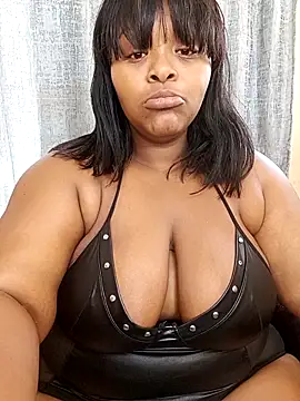 ChoklitBerryXX online show from May 6, 2026, 8:07 am