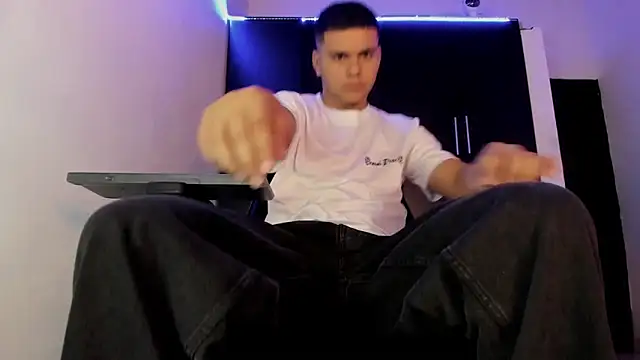 Liam Mateo online show from June 19, 2026, 10:58 pm