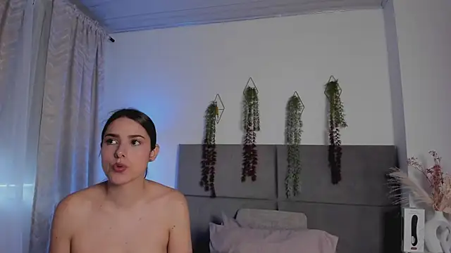 Snapshot of JulietaSnow chatting on March 12, 2026, 6:12 pm JulietaSnow online show from March 12, 2026, 6:12 pm