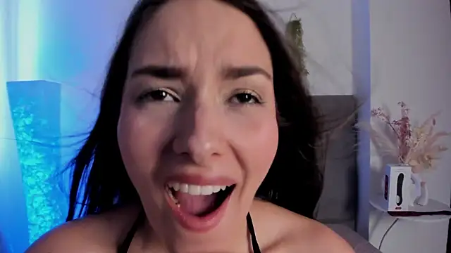 Snapshot of JulietaSnow chatting on March 17, 2026, 6:22 pm JulietaSnow online show from March 17, 2026, 6:22 pm