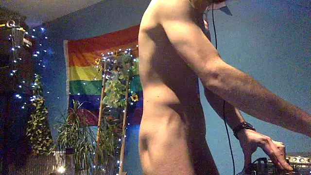 Snapshot of nutt_max chatting on December 23, 2025, 1:27 am nutt max online show from December 23, 2025, 1:27 am