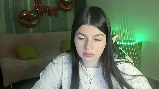 KisaModel online show from April 21, 2026, 8:48 pm