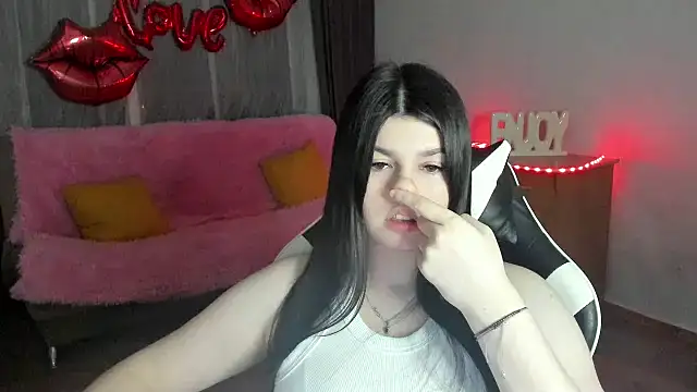 KisaModel online show from May 3, 2026, 3:59 pm