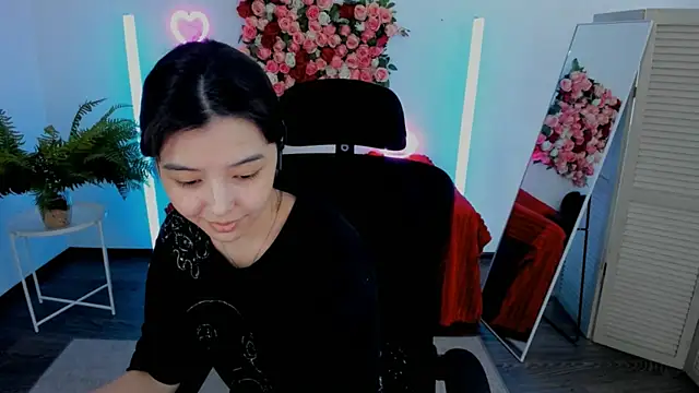 SirenMystiq online show from June 22, 2026, 10:23 am
