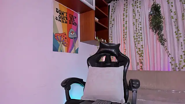 AriadnaLoren online show from December 21, 2025, 8:53 pm