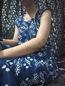 Rose1728 online show from May 28, 2026, 11:10 pm