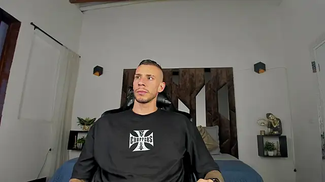 J king   online show from May 7, 2026, 7:39 pm