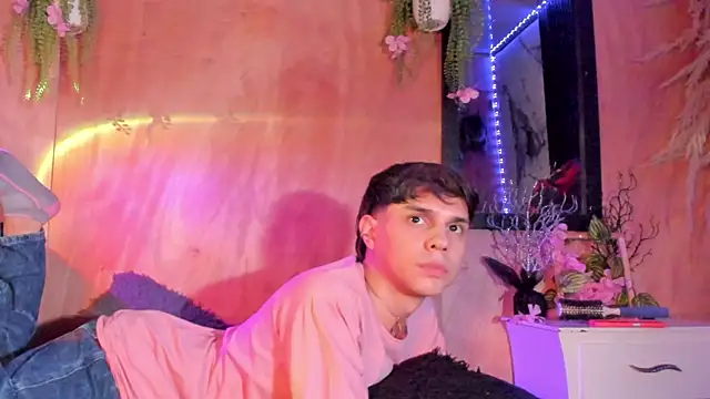 Snapshot of DeeQuinn_Blaze chatting on December 20, 2025, 8:44 pm DeeQuinn Blaze online show from December 20, 2025, 8:44 pm