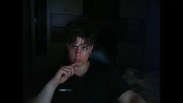GymGuy0505 online show from May 4, 2026, 9:28 pm