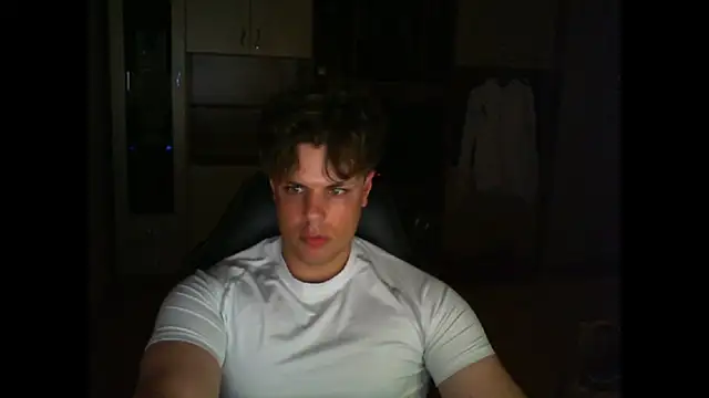 GymGuy0505 online show from May 7, 2026, 9:40 pm