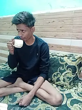 xoupleaura online show from January 5, 2026, 6:44 pm