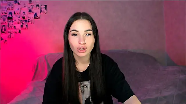 AnnaVibeTim online show from May 3, 2026, 7:28 pm
