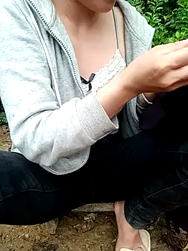 little-effy online show from June 9, 2026, 10:27 am