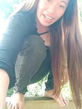 Snapshot of little-effy chatting on August 3, 2026, 9:04 am little-effy online show from August 3, 2026, 9:04 am