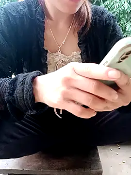 Snapshot of little-effy chatting on July 15, 2026, 10:44 am little-effy online show from July 15, 2026, 10:44 am