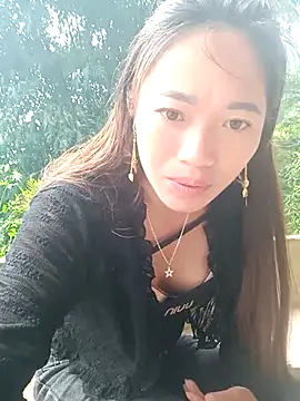 Snapshot of little-effy chatting on July 24, 2026, 2:18 am little-effy online show from July 24, 2026, 2:18 am