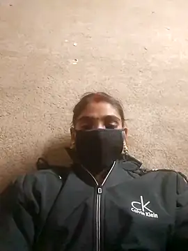 Laxmi9090 online show from December 15, 2025, 2:23 pm