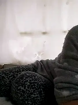 Snapshot of NovaMia chatting on March 23, 2026, 11:32 am NovaMia online show from March 23, 2026, 11:32 am