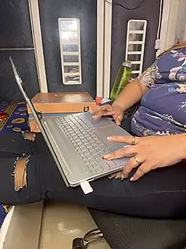 butterflyslay online show from February 10, 2026, 12:53 am