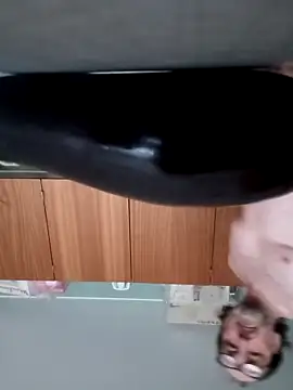 Olivassl22 online show from April 19, 2026, 3:13 pm