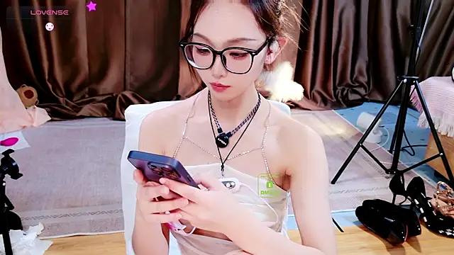 Chenchen 666 online show from May 14, 2026, 2:14 pm