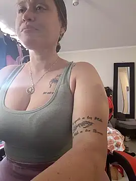 Yarafox01 online show from December 19, 2025, 2:41 pm