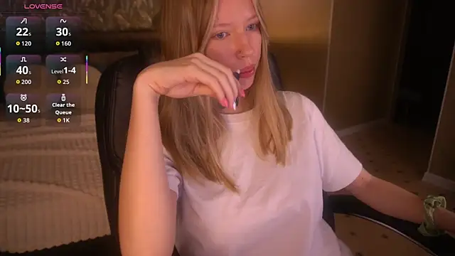 MollyyMayy online show from July 26, 2026, 3:57 am