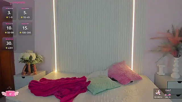 VivianOwen9 online show from March 12, 2026, 11:36 am